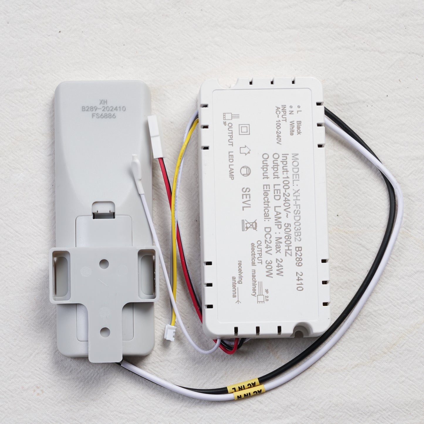 Universal Ceiling Fan with Light Remote Control Kit (FS6886)